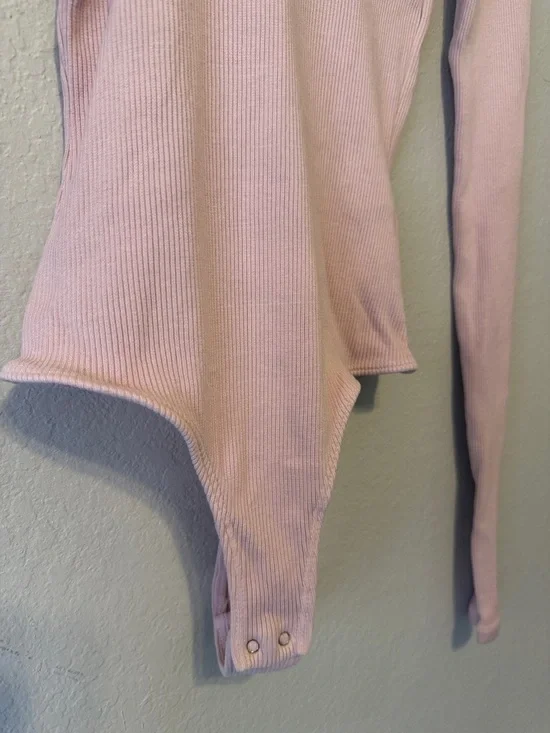 Agolde Bea Cutaway Bodysuit in Fondant - Picture 5 of 8